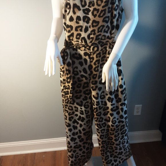 LEOPARD  JUMPSUIT  by BANANA  REPUBLIC - Picture 9 of 10